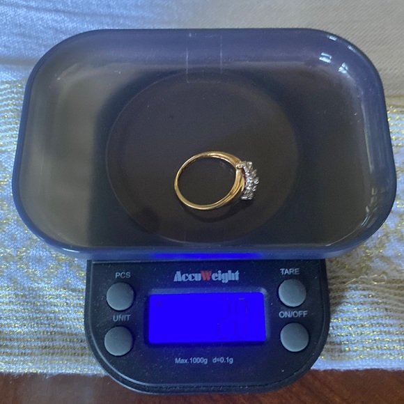 Exquisite Solid 10K Yellow Gold Clustered Bypass Diamond Ring. Elegant & Glitter - Picture 11 of 11